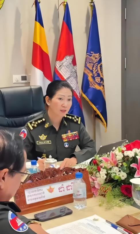 你可能不知道，柬埔寨最缺的是兵力，但最不缺的是将军。

在柬埔寨某个公开的军队场