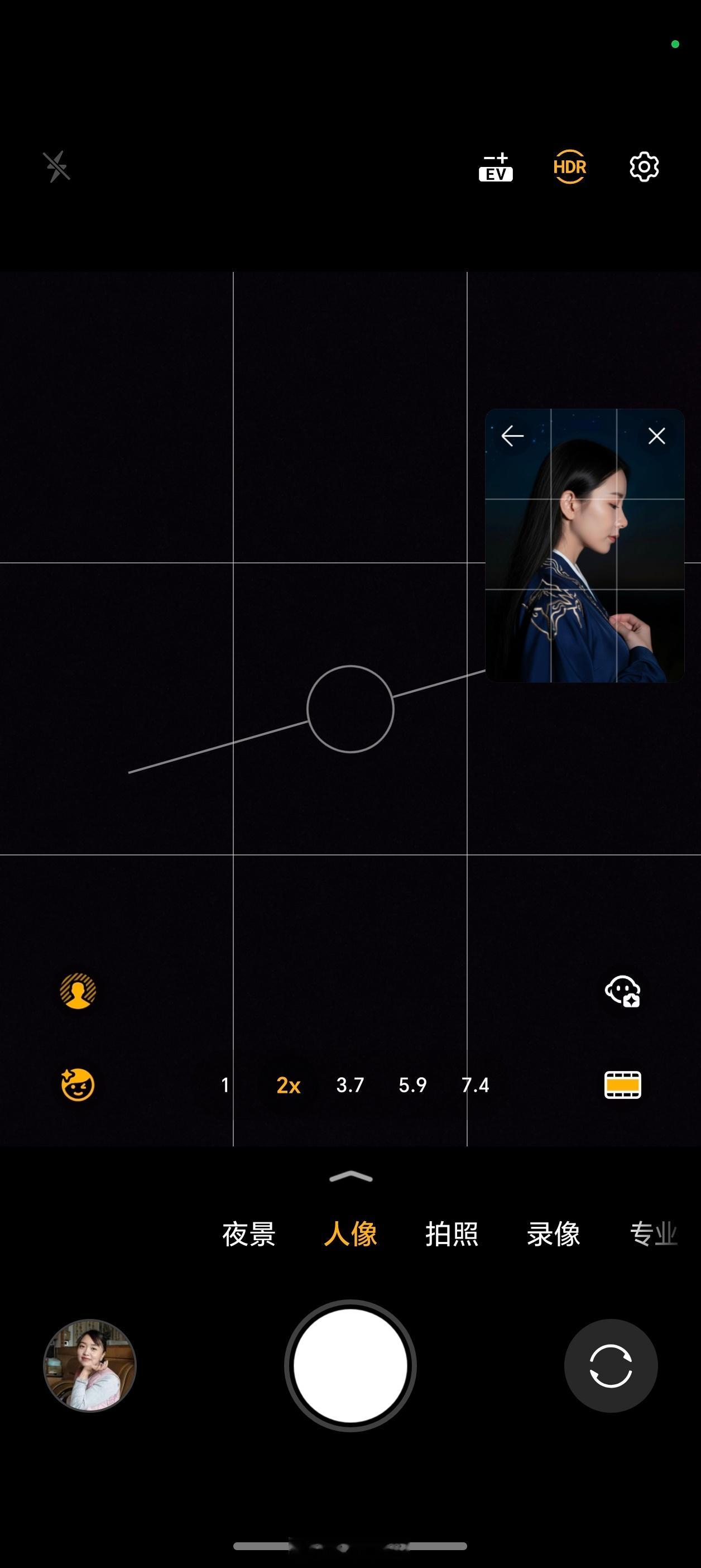荣耀的灵感帮拍功能估计很多人都没有用过，以后大家不会拍照姿势了，可以点击这个功能
