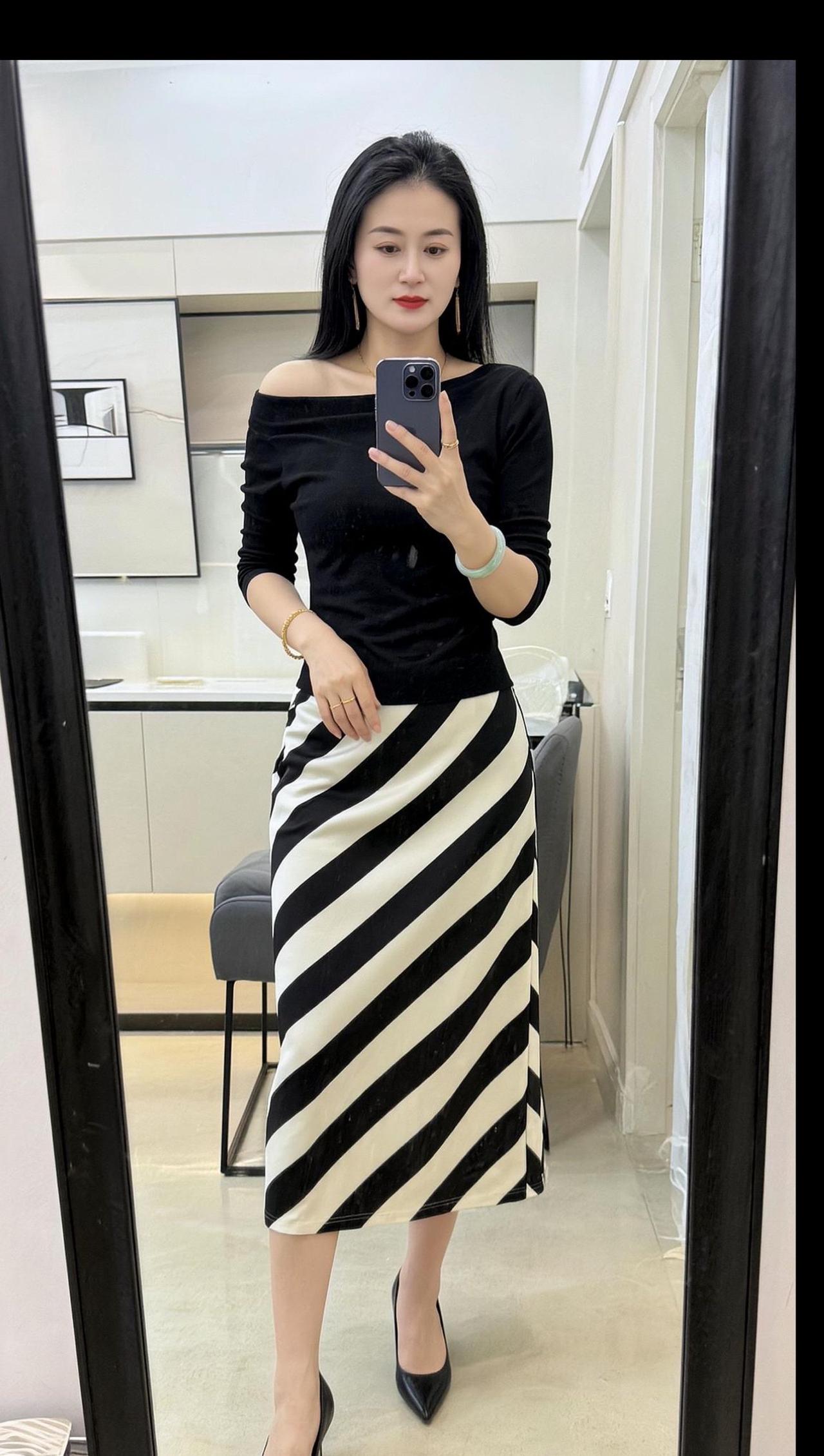 优雅黑白条纹裙，简约时尚，尽显气质！👗💃🏻