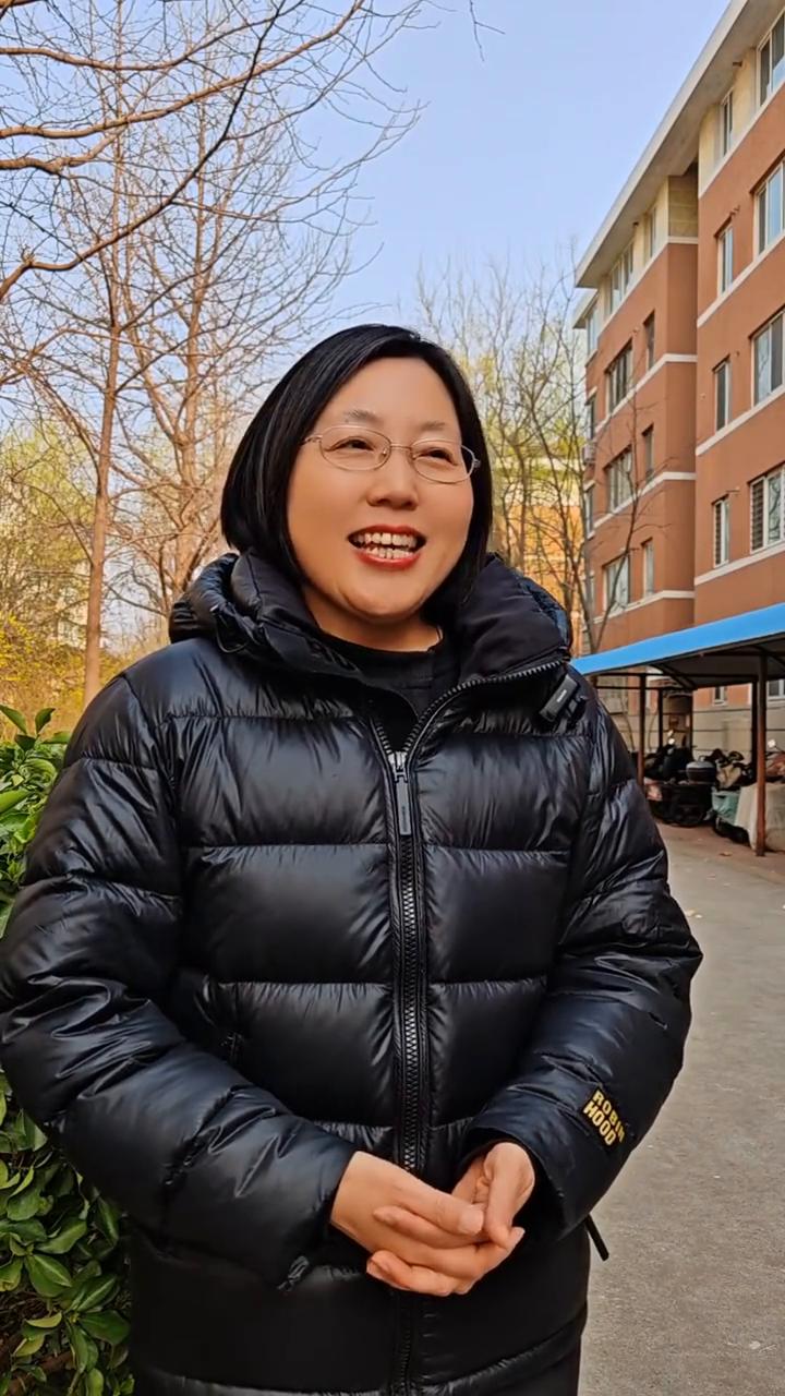 于东来为什么不让姐姐管门店？
你说于东来为什么死活不让他亲姐姐管胖东来？他姐姐比