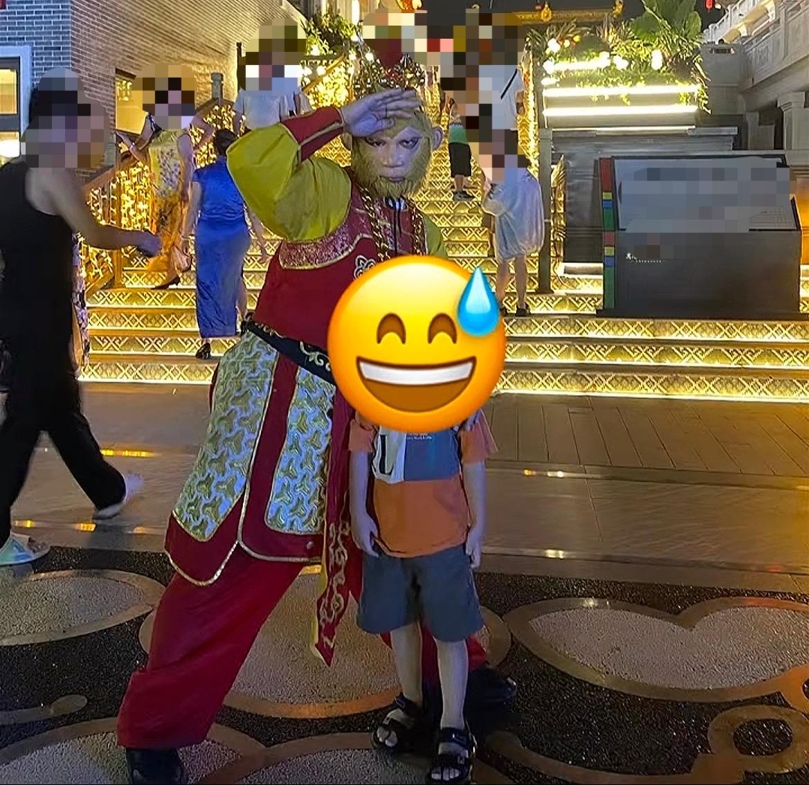 【玉林万花楼有孙悟空引诱游客合照收费】

10月13日晚，有多名网友爆料称：
