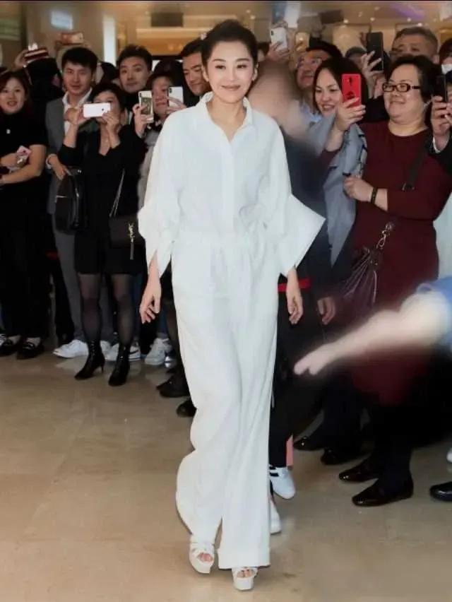 被许晴惊艳到了，她太美了，简直美到让人窒息！#娱乐# #明星#