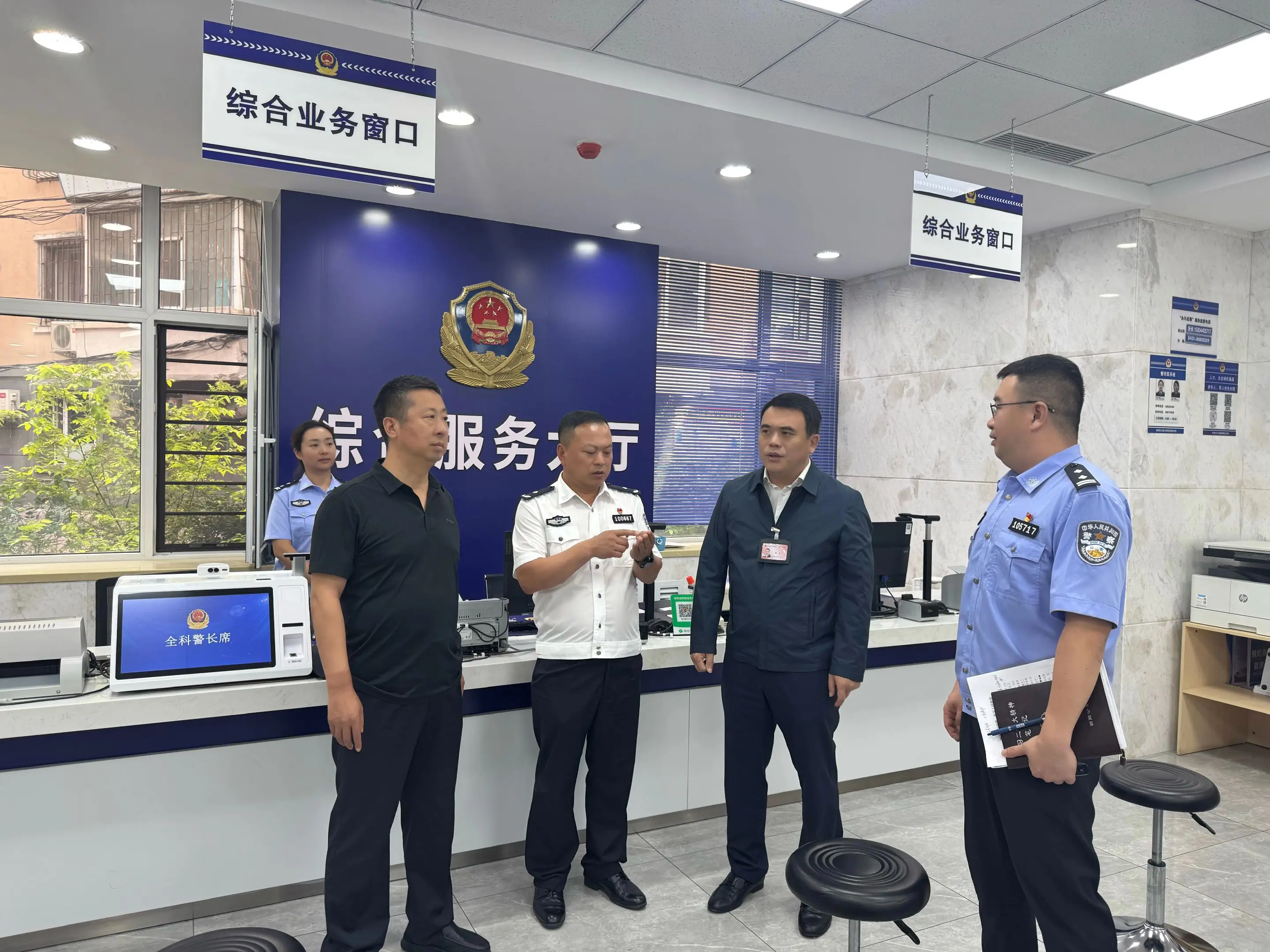 公安部党风政风警风监督员彭飞深入长春重庆路派出所督导调研