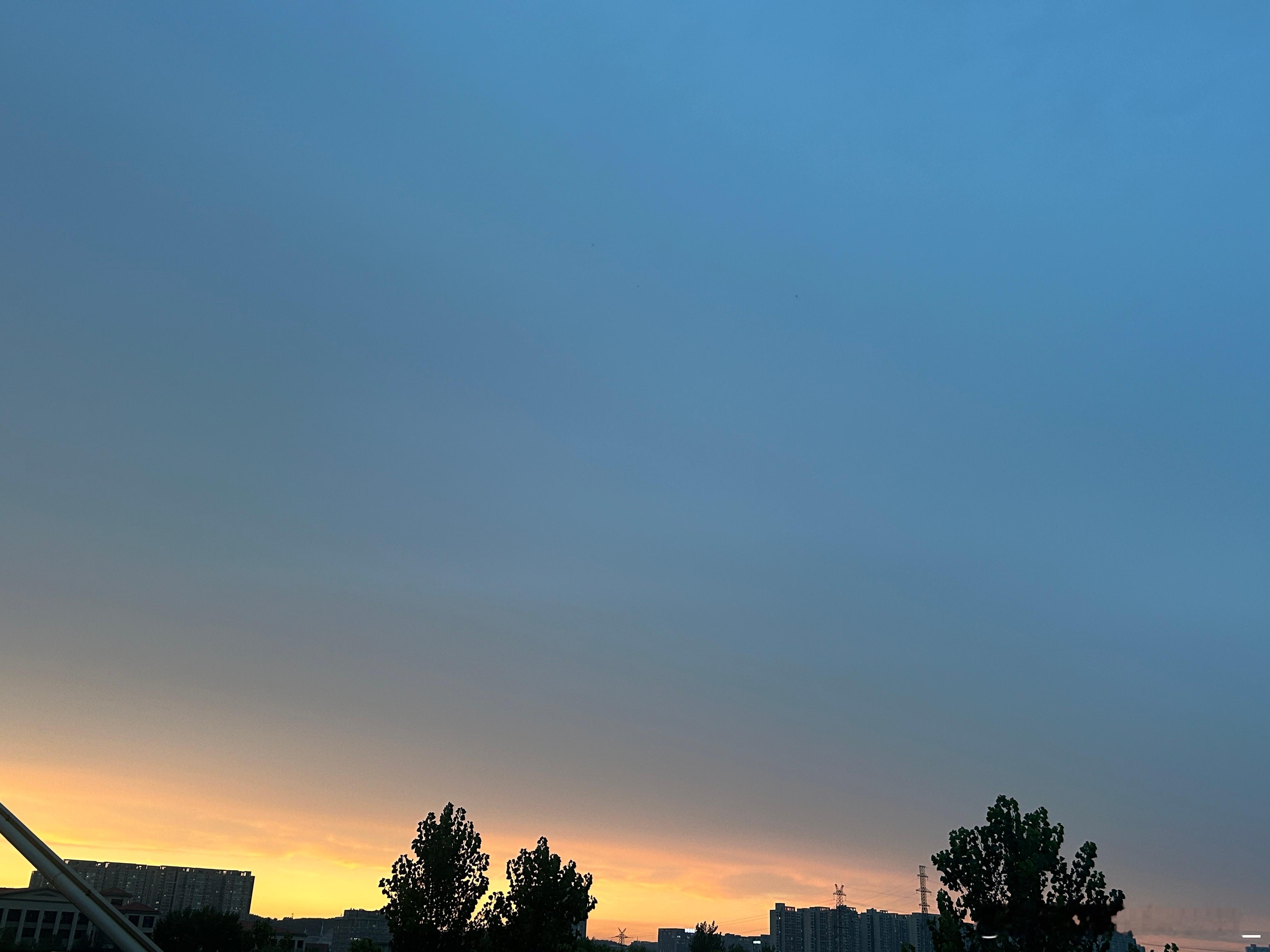 绵绵细雨遇上晚霞也是绝美的一道风景🌅 ​​​