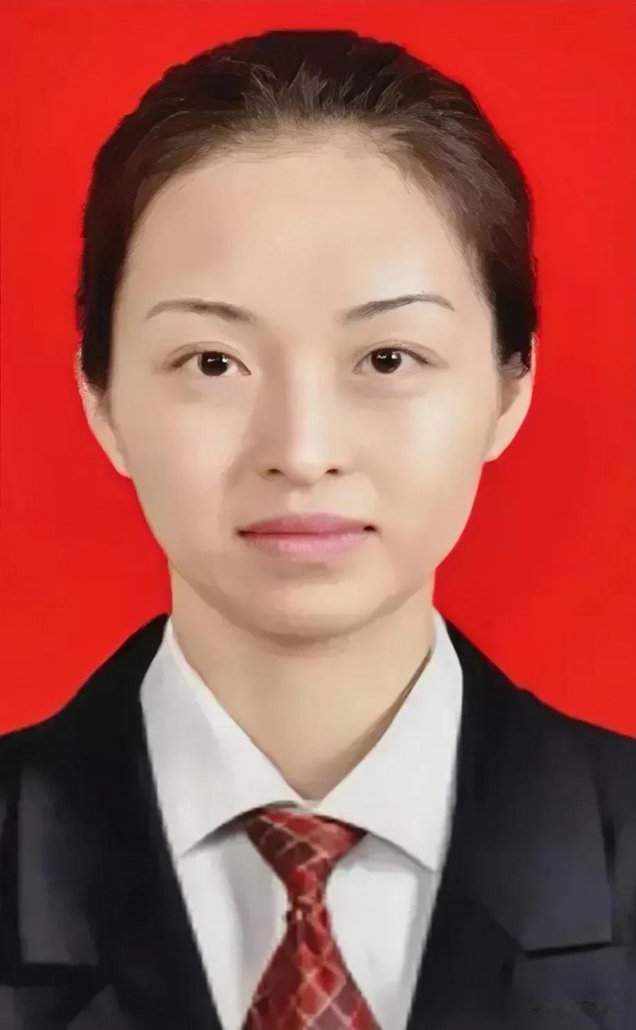 今天最劲爆、最讽刺的消息，莫过于贵州省“最美巾帼奋斗者”姜黎黎，被相关部门带走调