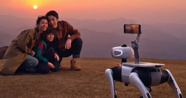 52 分鐘訂單破千 5 小時登上熱搜 Vbot 用一只機器狗開啟具身智能元年