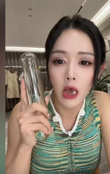 “真心后悔做变性手术了，要用一辈子的模具！”网红泰国美人露露透露自己做完变性手术