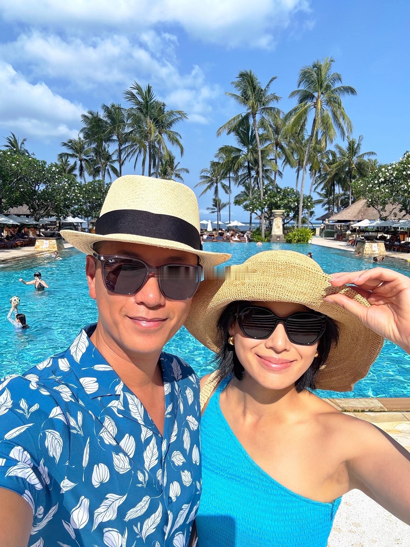 胡杏儿和老公李乘德参加庄思敏婚礼 ​​​