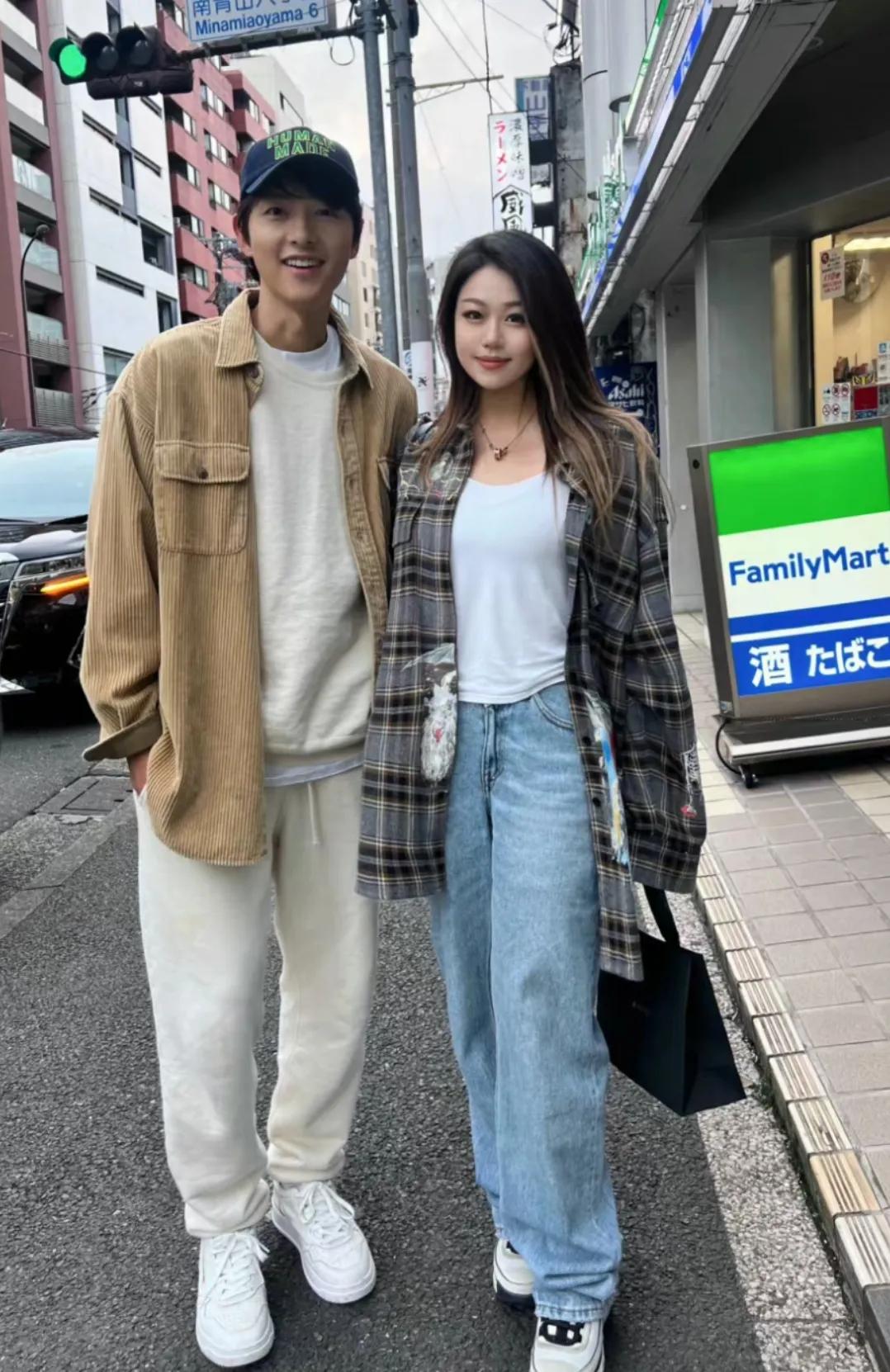 网友在日本偶遇宋仲基
宋仲基看着太阳光了
真年轻！很有少年感，比剧里好看
感觉离