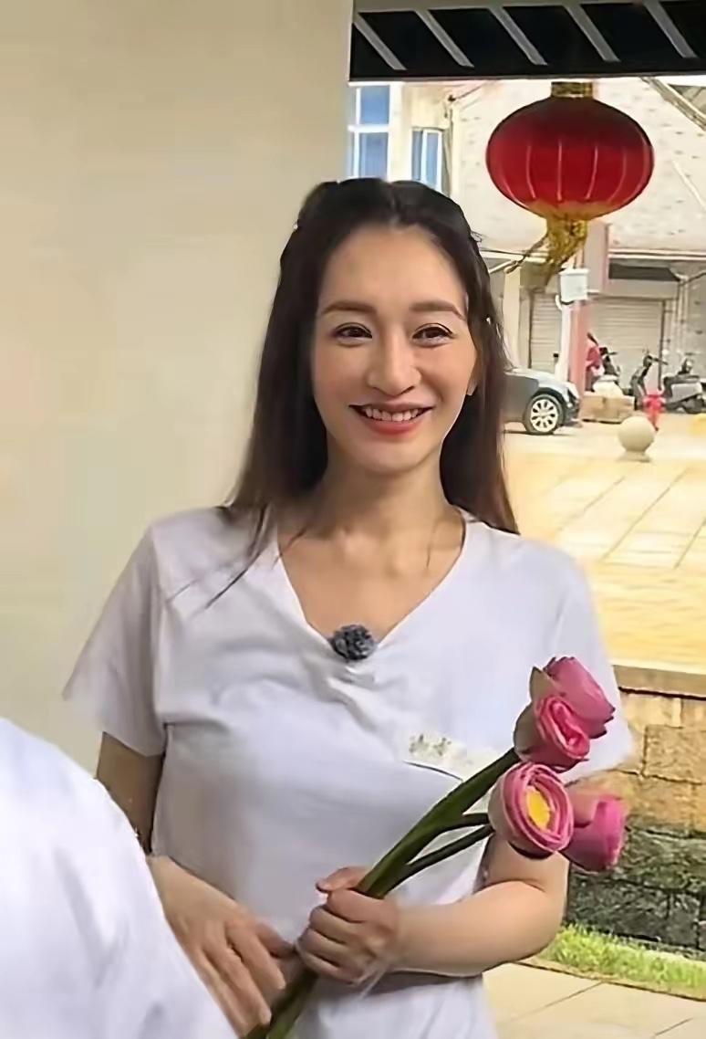 李小冉手上是什么花，第一次见到