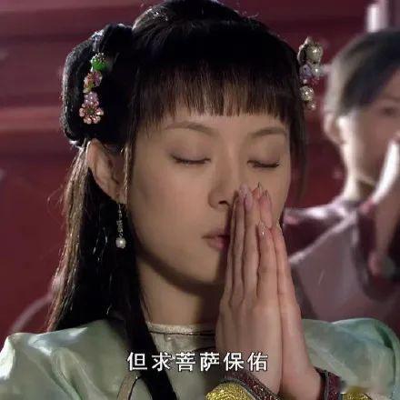 多地网友奶茶店cos甄嬛 没想到2025年的嬛嬛，不为宫斗只为求一张福卡，不过抽