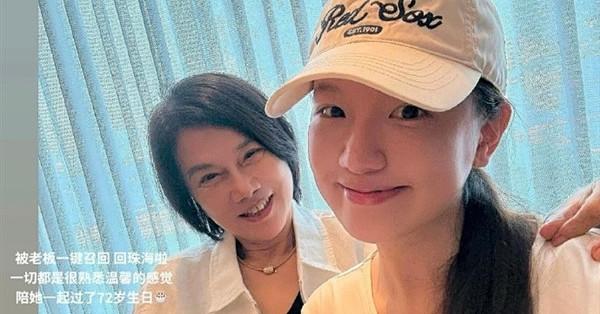 看董明珠跟孟羽童的合照，
她哪里像一个72岁的人？
所以啊，人要是想不服老，就别