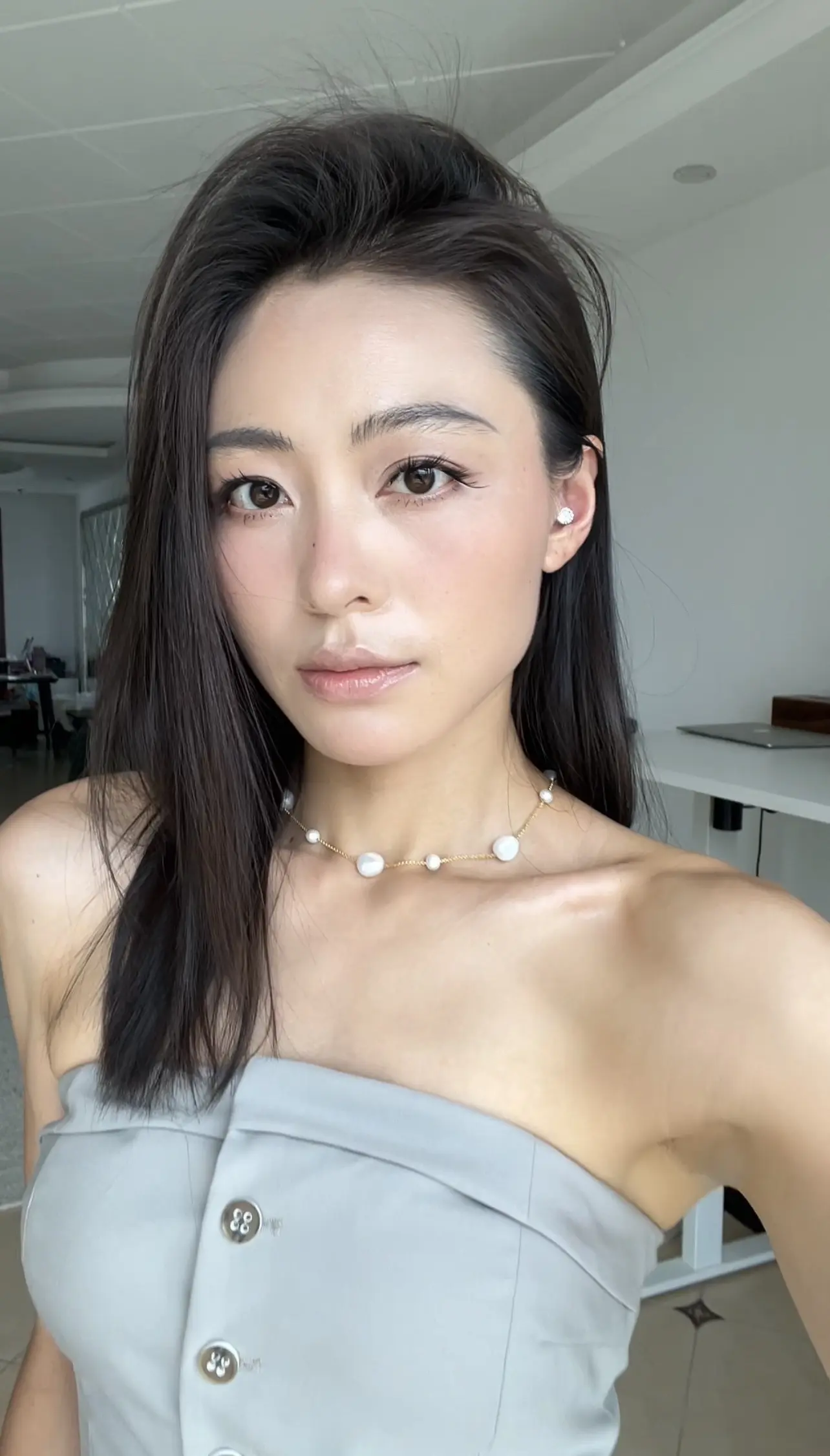 长睫毛。