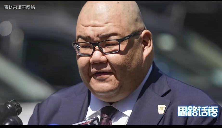 特朗普的核心幕僚之一
       张振熙是华裔美国人，父母为华裔移民，现任白宫