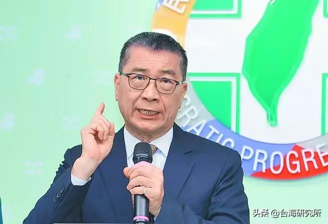 真的是争相舔美国人

夸张吗？是真的
在郑丽文、卢秀燕和韩国瑜等蓝营人士访美后