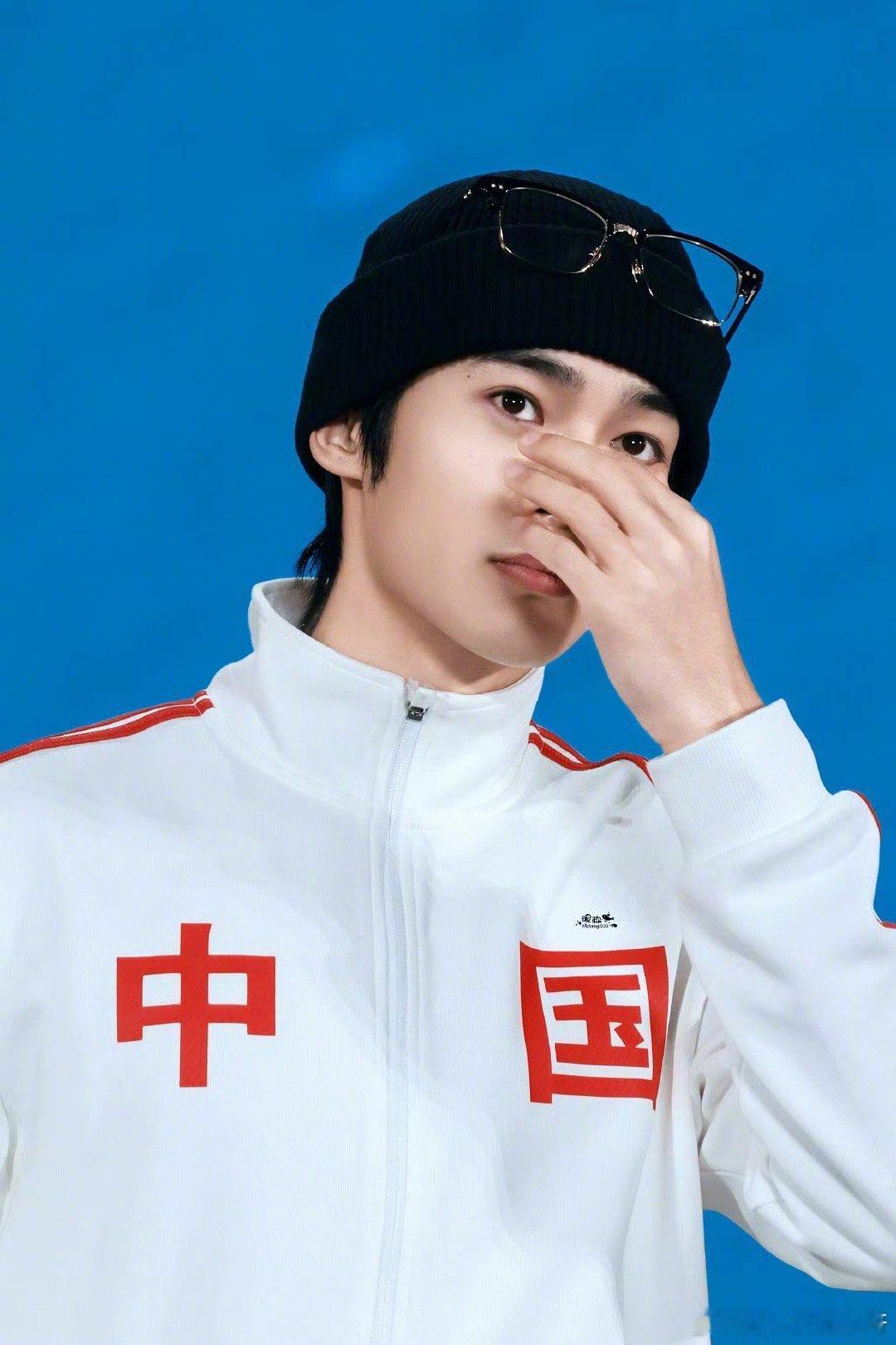 鸿星尔克 于适根正苗红代言人驾到[打call][打call]鸿星尔克的选人标准也