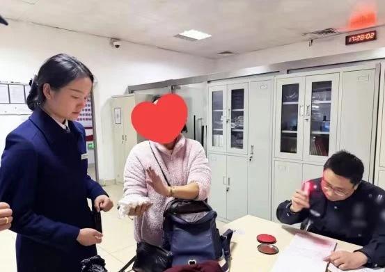 青岛地铁这波操作，暖到心坎里
谁懂啊！在青岛地铁感受到了极致安全感与温暖❤️
价