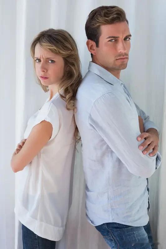 有些女人总是被男人背叛，真不能全怪遇人不淑。有个原配，恋爱时男友就多次劈腿，结婚