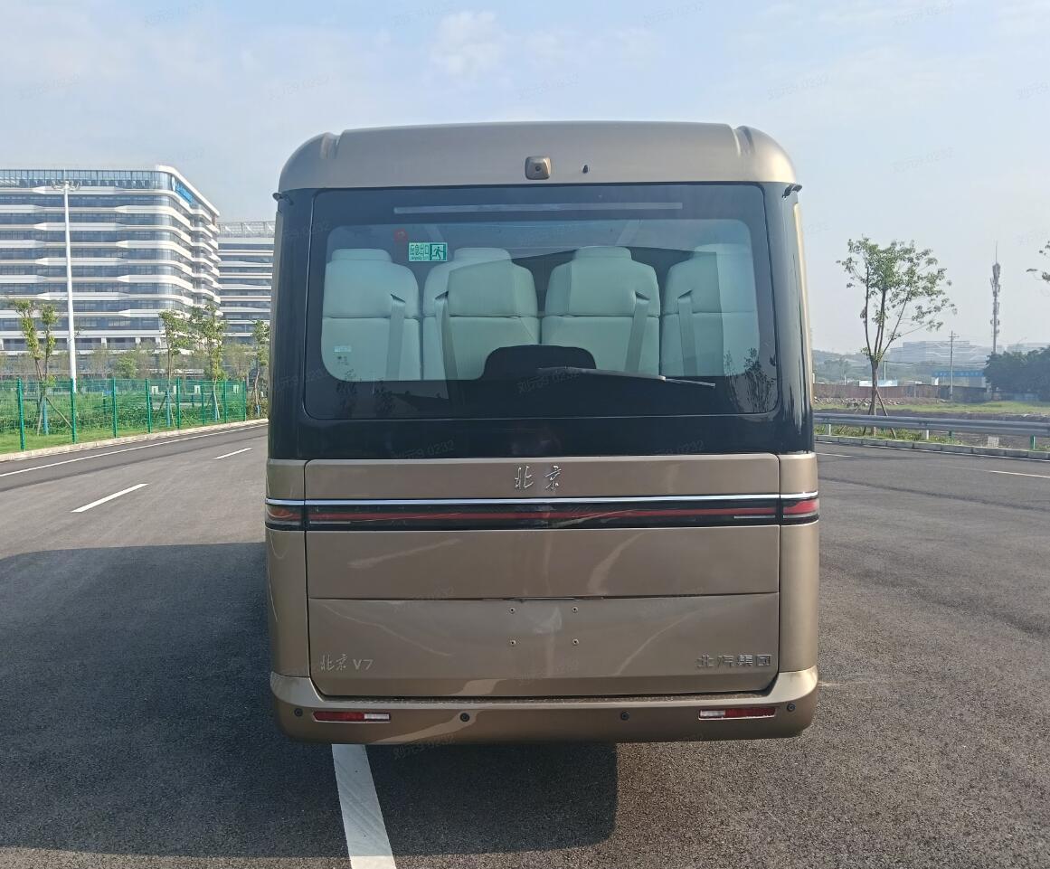 北京牌中型商务客车申报长宽高分别为：7310*2090*2755mm轴距：400