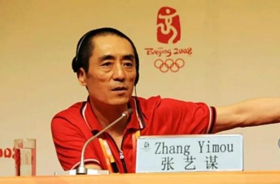 2008年，张艺谋担任奥运开幕式总导演时，有个厂商私下里出一个亿，请他在开幕式中
