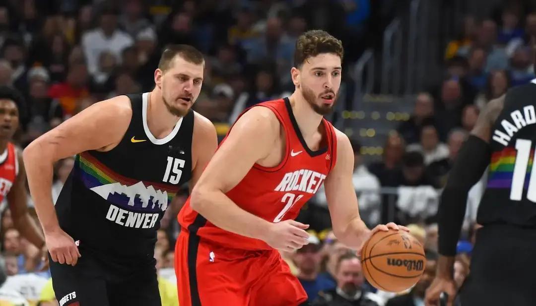 裁判又黑掉火箭一场
 
官方报告白纸黑字：最后两分钟三次错判，全往骑士那边倒。最