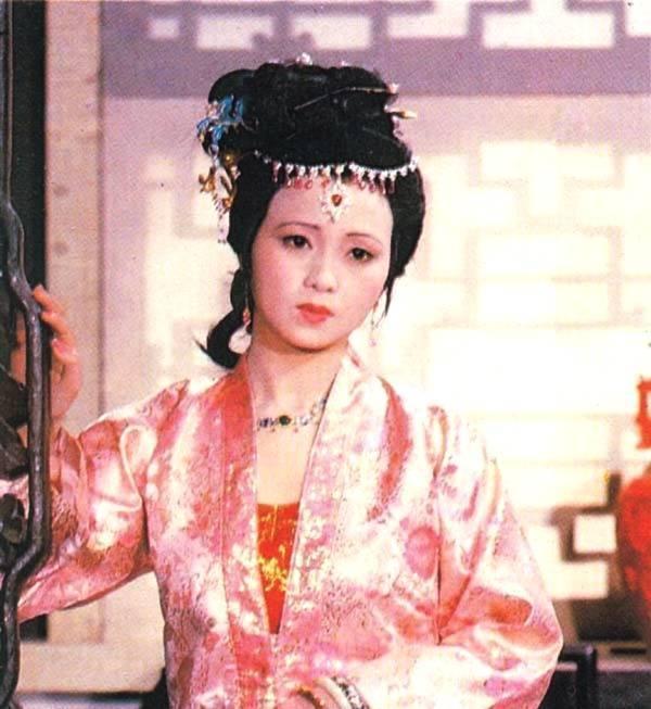《红楼梦》贾府有多脏？
真正的乱，不在表面，在骨子里。

读《红楼梦》，很多人看