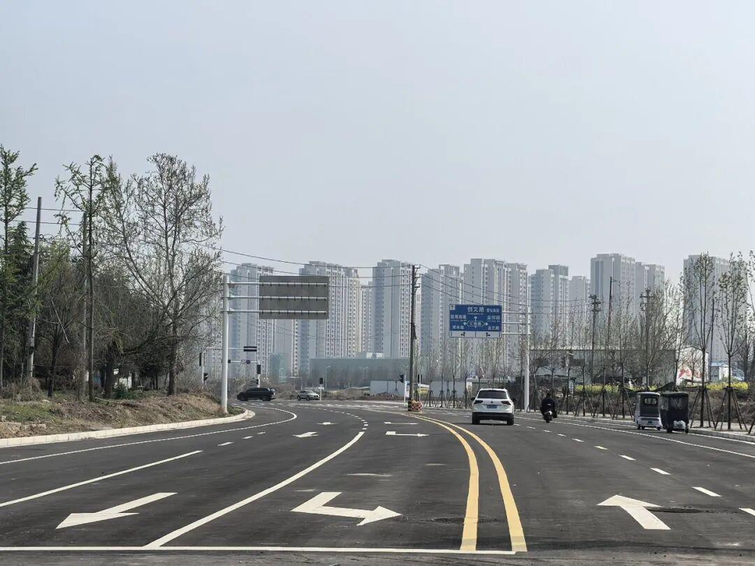 郑州围挡治理见成效！又一重要道路全线通车→
从郑州市城管局获悉，随着最后一段施工