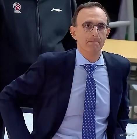 换帅如换刀！辽宁12人火力全开，狂胜对手52分！
人走茶凉，杨鸣要被气疯了！
杨