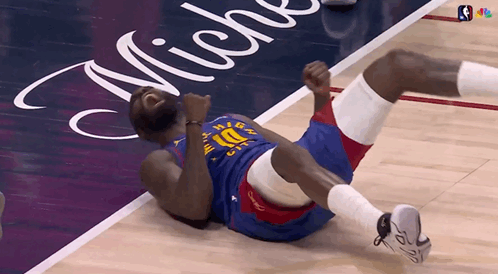 哈德威兴奋到抽疯！一次成功鱼跃救球，后被抢断，自己爬起来站在狼队的进攻路线上造对