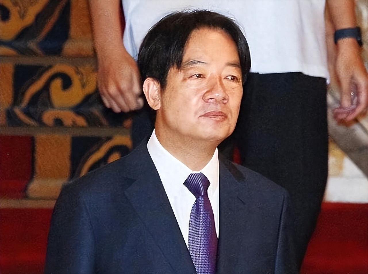 [太阳]赖清德打算重走回头路！国民党大地震，2大势力联手围剿郑丽文
 
岛内政坛