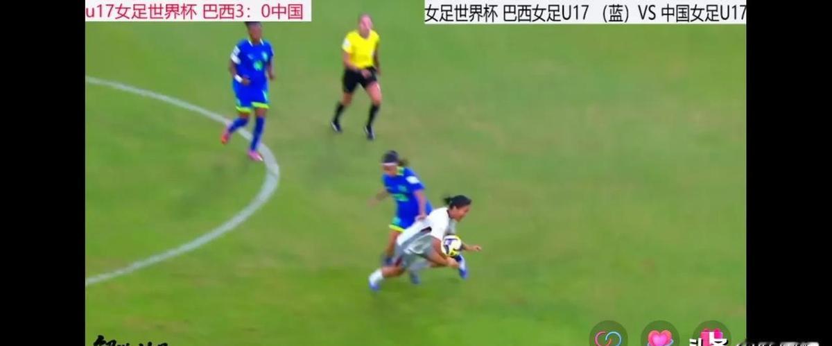 朝鲜姑娘脚下有数，传球像拉家常，一拨一送，人球就到了。
中国队满场跑，球却像皮球