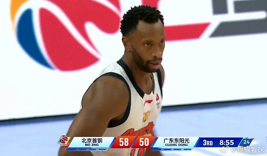好球啊！弗格连续两记三分命中下半场广东队主教练变首发了换下徐杰，胡明轩+弗格提升