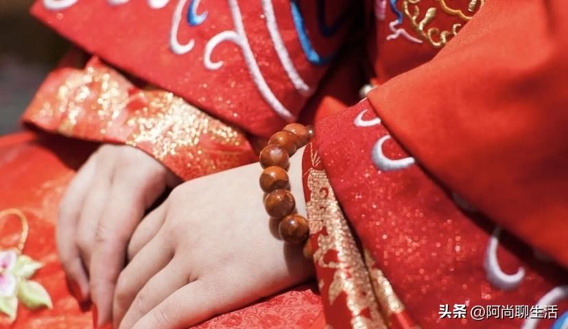 在农村，过去未婚先孕丢死人，现在农村结婚，女孩反倒先怀上为荣！

搁二三十年前的