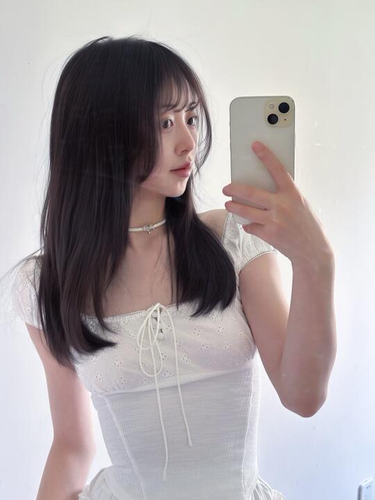 注意看这个女人叫小m！
