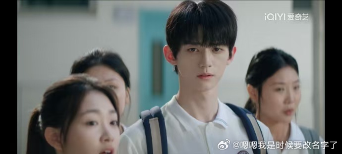 内娱请把校园剧也还给少男少女 校园剧真的不用找熟脸硬凑，正当年的少男少女往镜头前