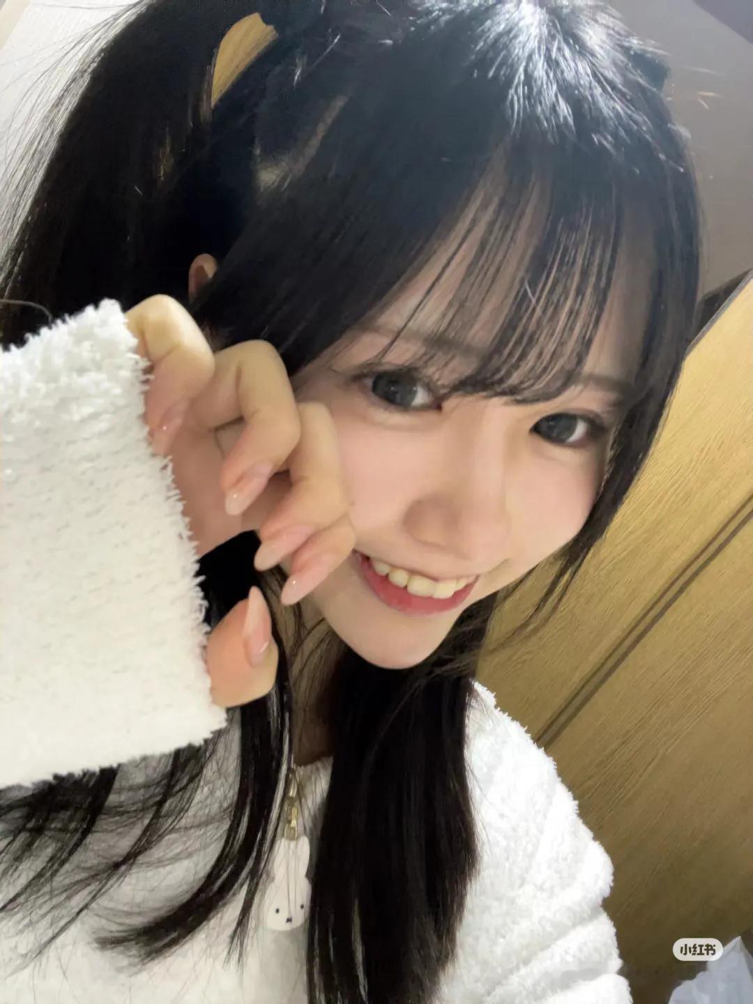 话说日本近几年就推出了许多颜值和气质都相当不错的新晋博主，爱梨就是其中之一。凭借