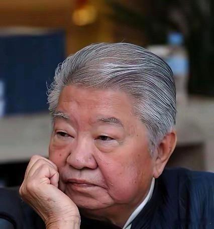 蔡澜与方琼文，因食结缘，爱超男女。她逝后，他胃塌一角，笔难绘其影。61情缘中，唯