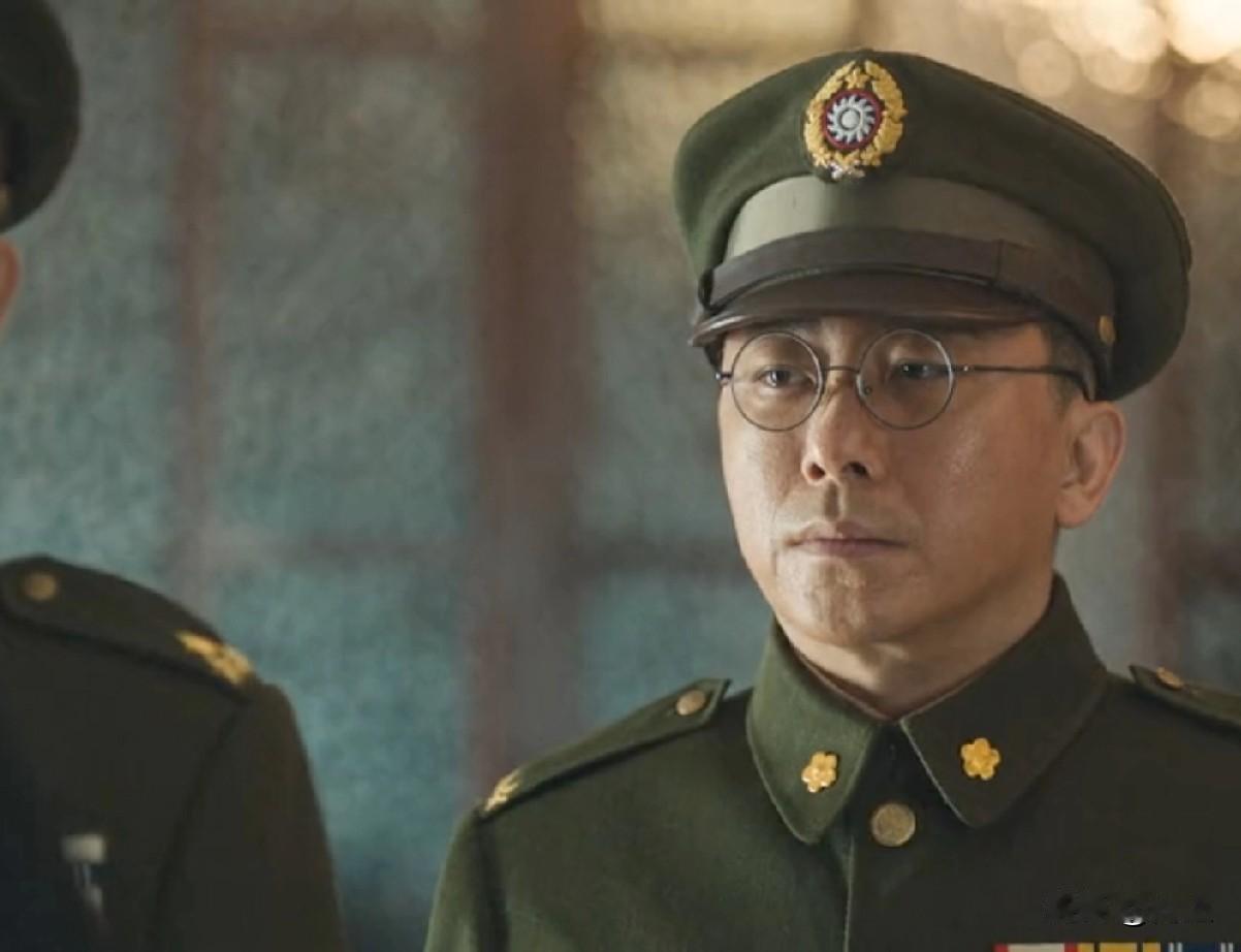 看完于和伟《沉默的荣耀》吴石将军后，最近又看《大决战》。剧中几次镜头给这个人，查