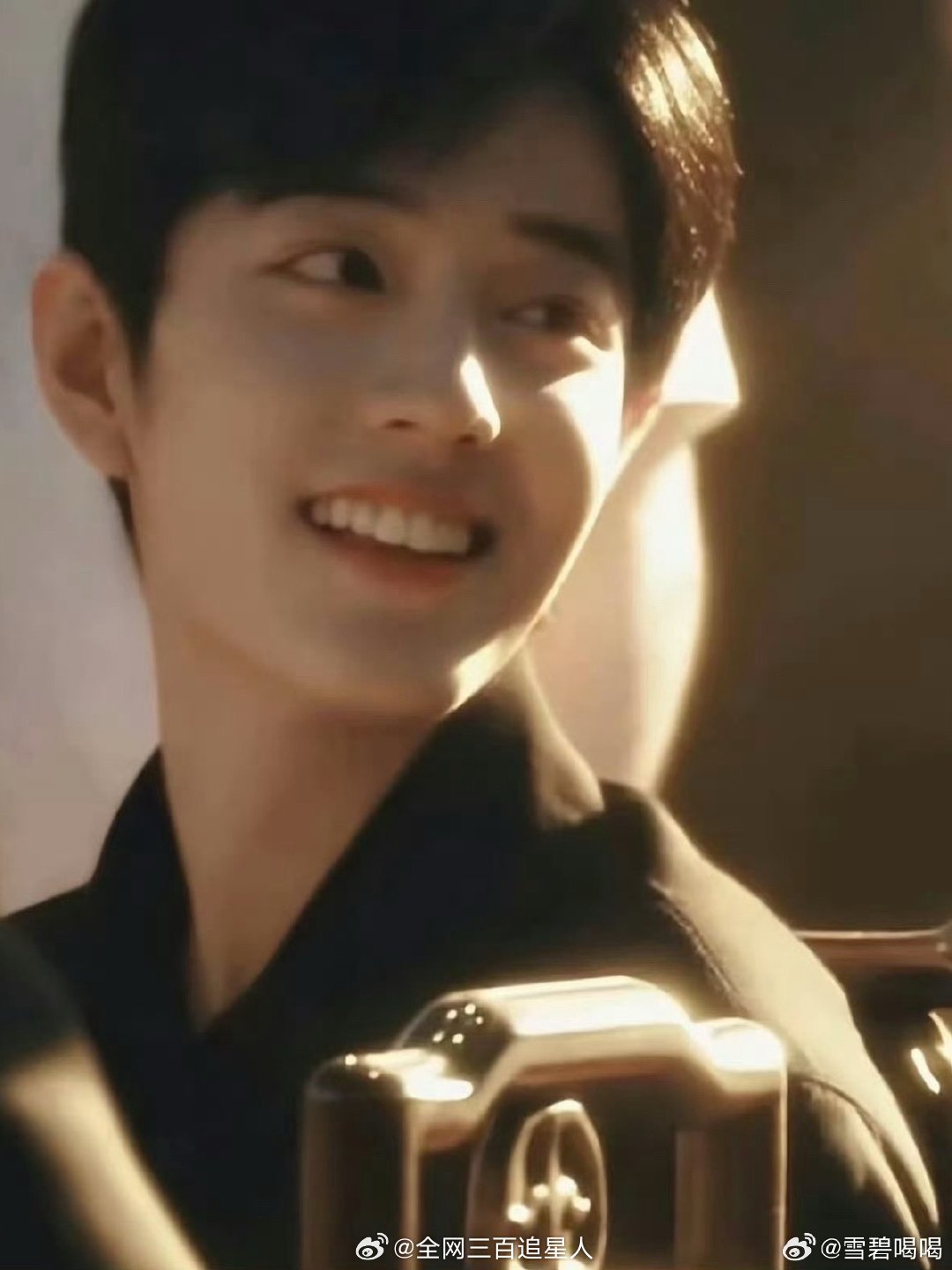 肖战的十日终焉齐夏定妆老炸裂了，给我形容的有点好奇了，到底能炸裂成啥样？ 