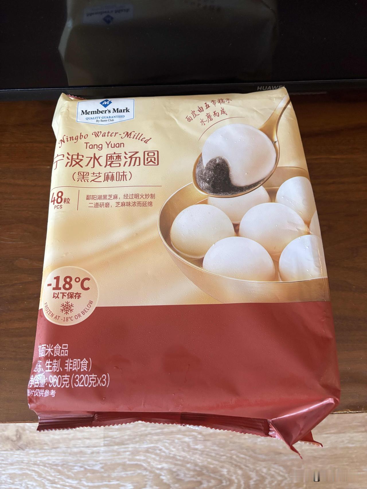 今天冬至。客家人的冬至是极隆重的，被视为“亚岁”，即仅次于年的节日。记得以前老人