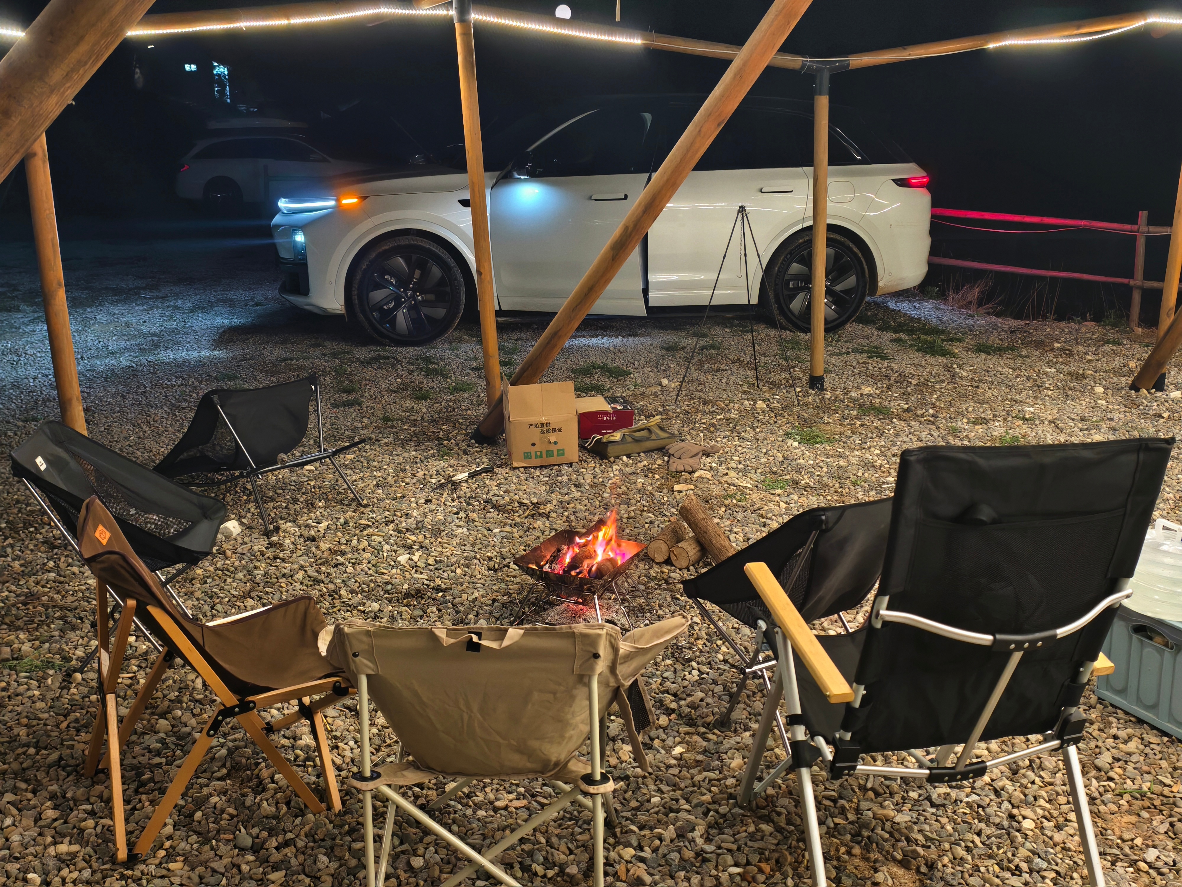 车内睡眠系统 又出来露营了，忍不住总有人召唤这周不带娃，只要单人床就行朋友说我这