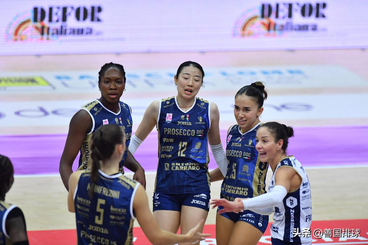 朱婷14分、姚迪1分，科内利亚诺3比0战胜库内奥，意甲女排联赛开门红。朱婷29扣