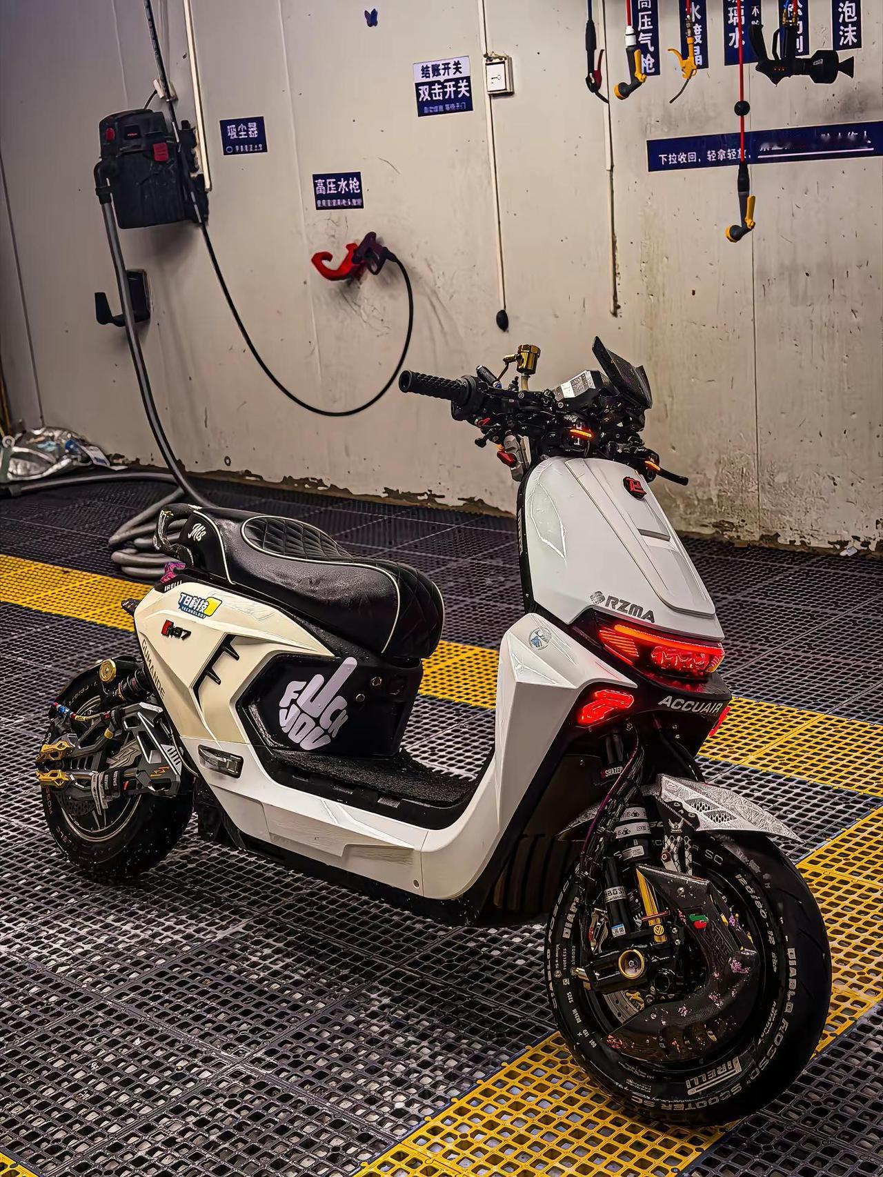 车不板 人不正 心里还有个打压梦 九号真智能 九号电动 姿态双轮驱动bike