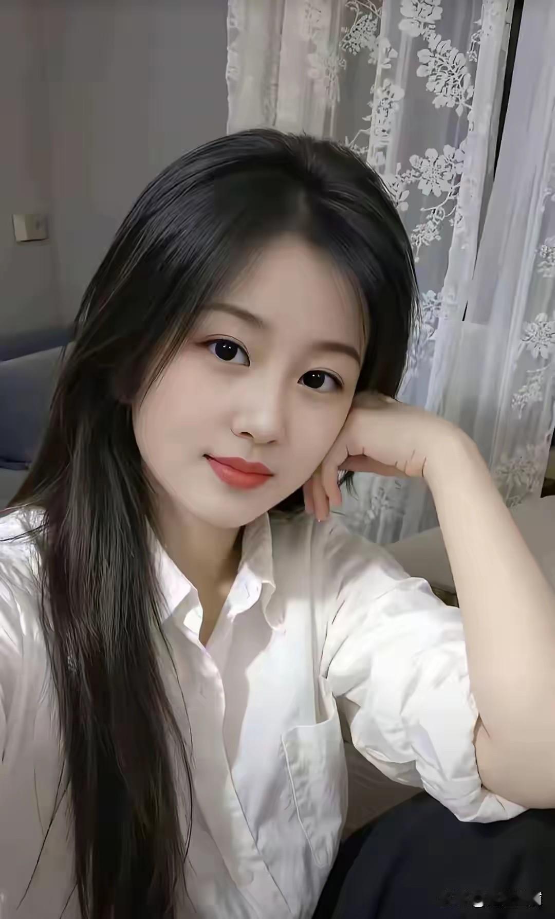 迷人的白衬衫，穿上气质少女身上，真是锦上添花