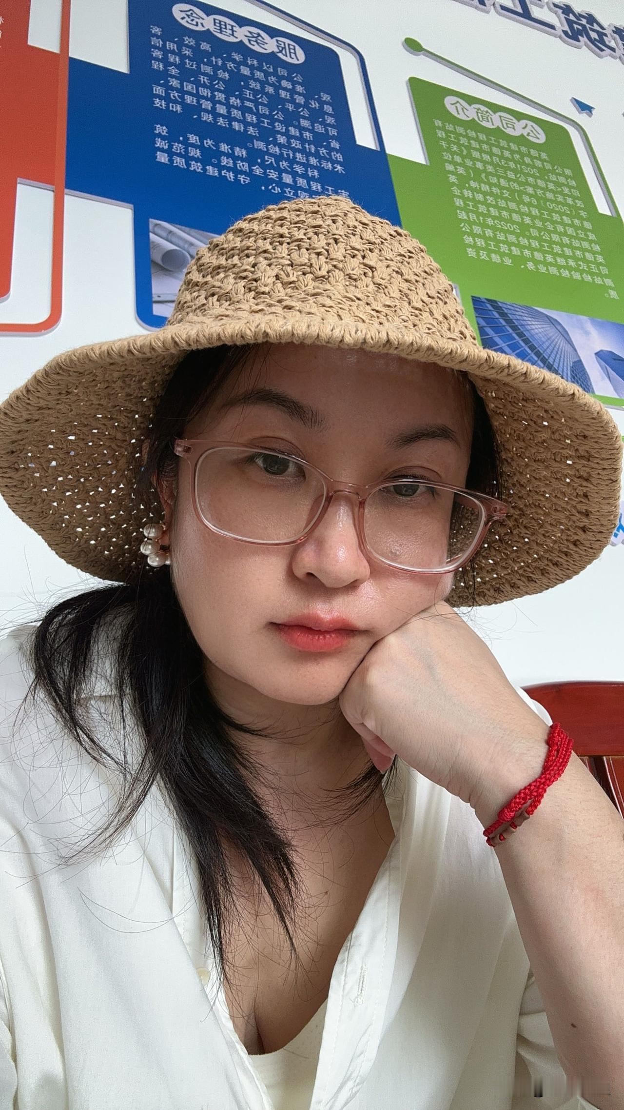 今天是我的生日，我不记得是几岁了，也不想知道[呲牙][呲牙]，今天没得休息，还领