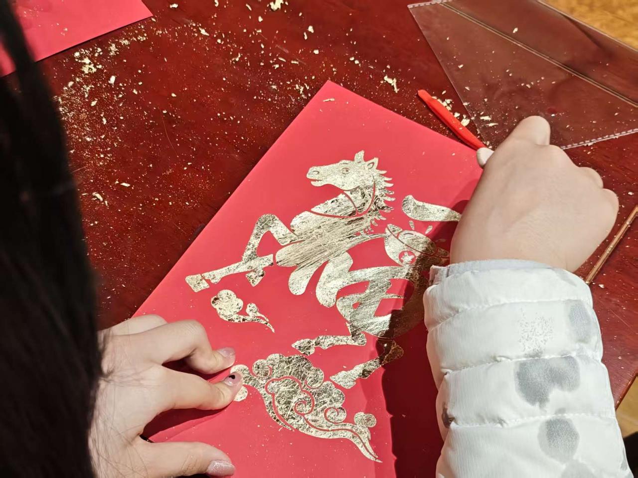 今晚，南京夫子庙秦淮风光带游客人山人海，游客攒动，川流不息。这就是一个普通的周末