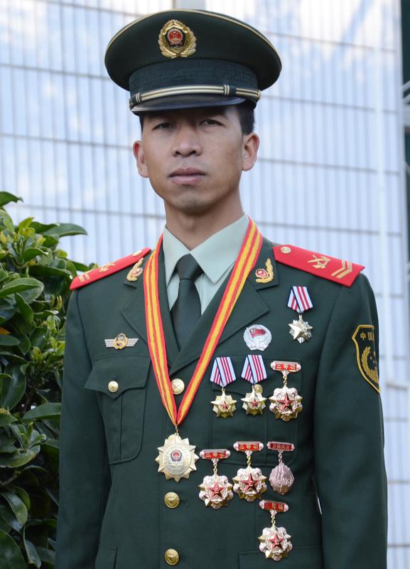 1月15日，“人民武警”公布35名“兵王”照片，他们是在武警部队晋衔仪式上被授予