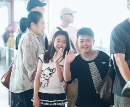 一、缘分从“娘胎”开始
 
- 两位妈妈（佟丽娅、董璇）是十几年生死闺蜜，低谷期