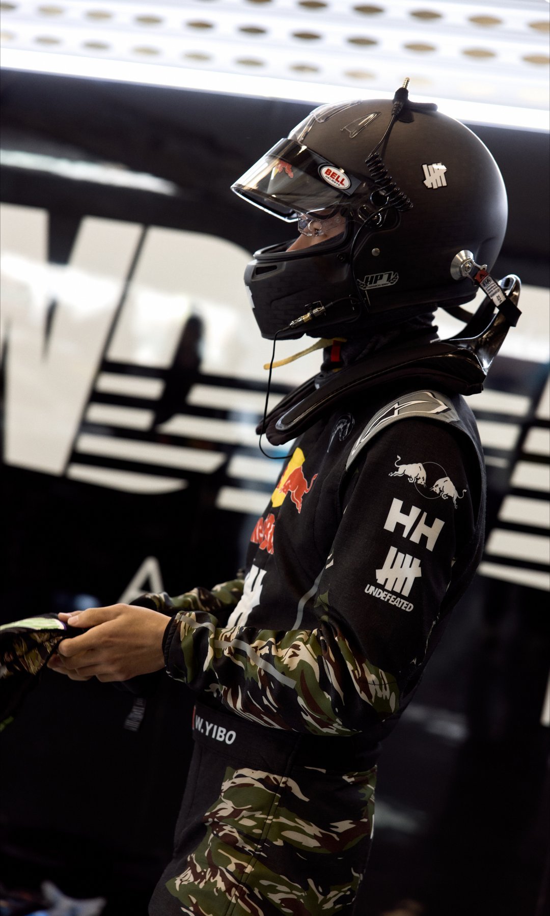 王一博稳中求进步步向前王一博在速度里找到了平衡王一博上午试车顺利完成！车队贴心护