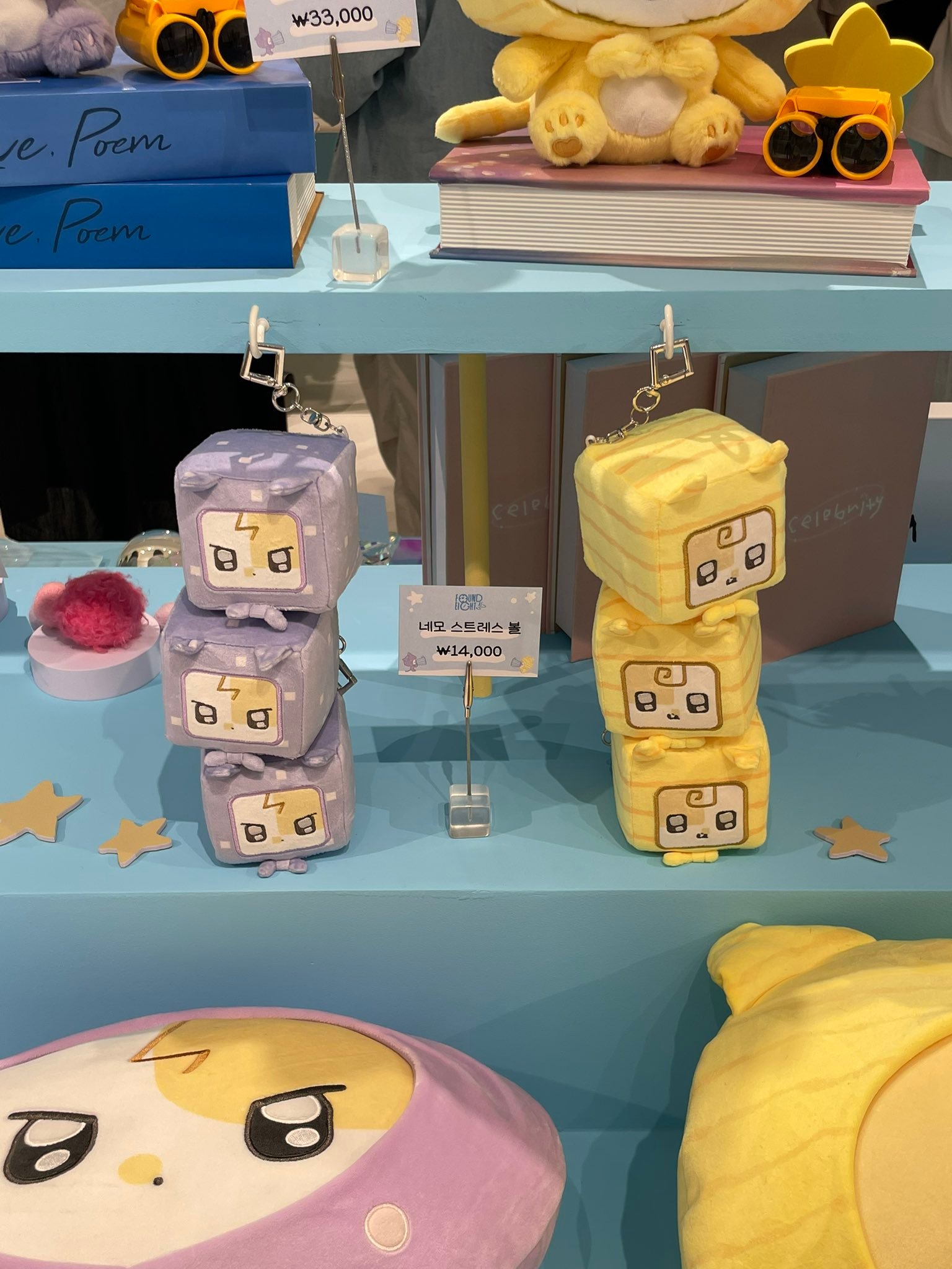 250910 IU快闪店现场图 ​​​